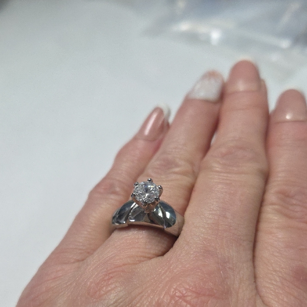 Elegant Silver Solitaire‎ Ring